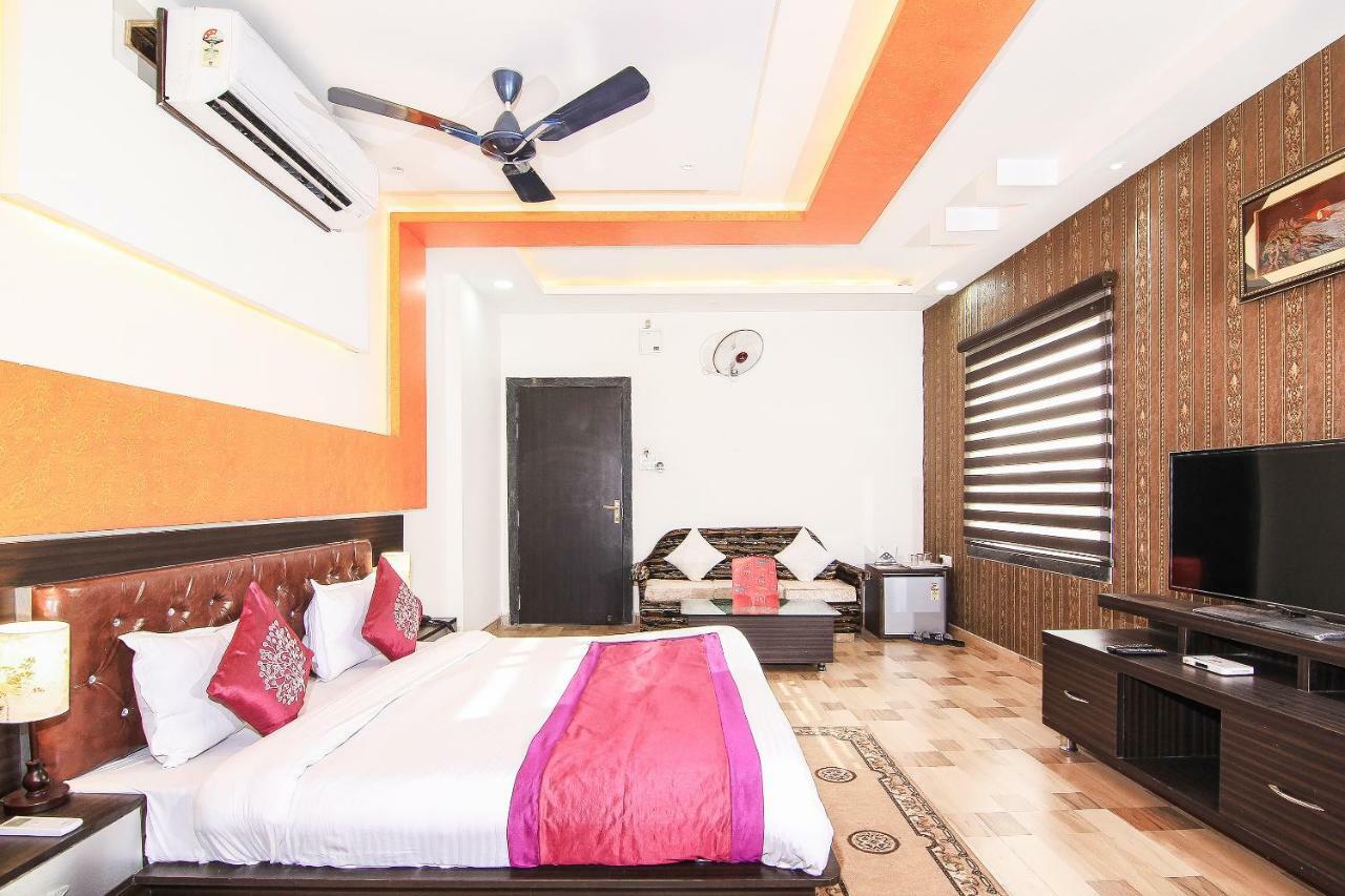 Capital O 15422 Shiva Inn أوناو المظهر الخارجي الصورة